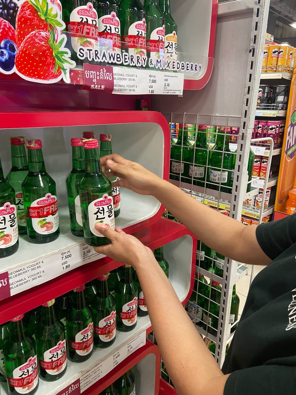 Seonmul wine event success by Da Houg Heng at AEON 1